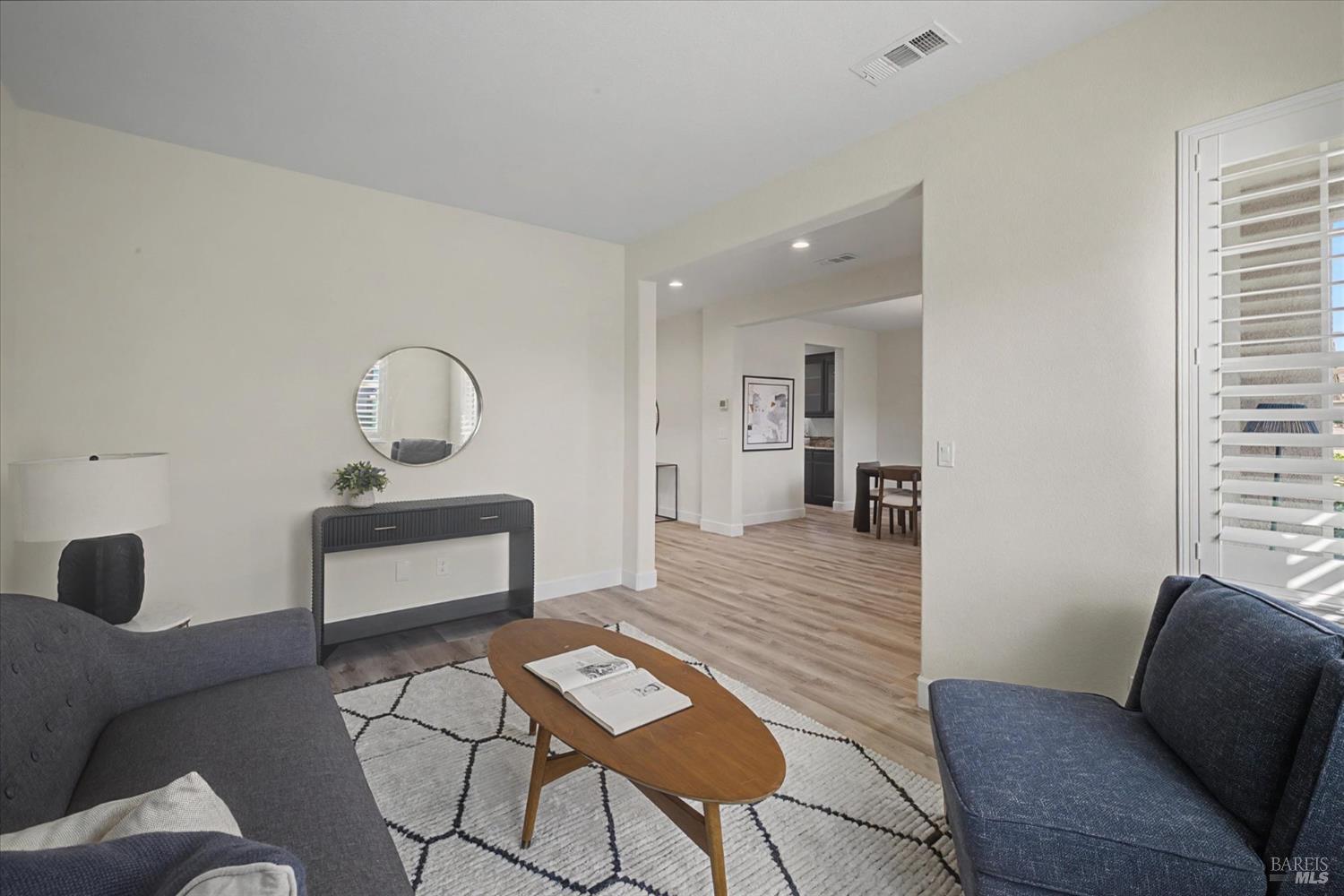 Detail Gallery Image 12 of 73 For 685 Elderberry Loop, Vacaville,  CA 95688 - 5 Beds | 4/1 Baths