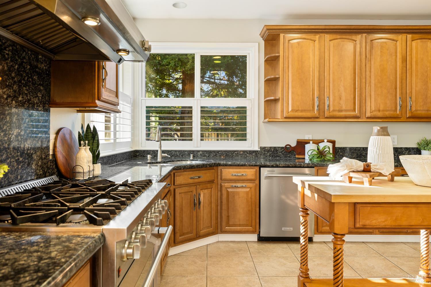 Detail Gallery Image 22 of 91 For 240 Hidden Valley Ln, Vacaville,  CA 95688 - 6 Beds | 3 Baths