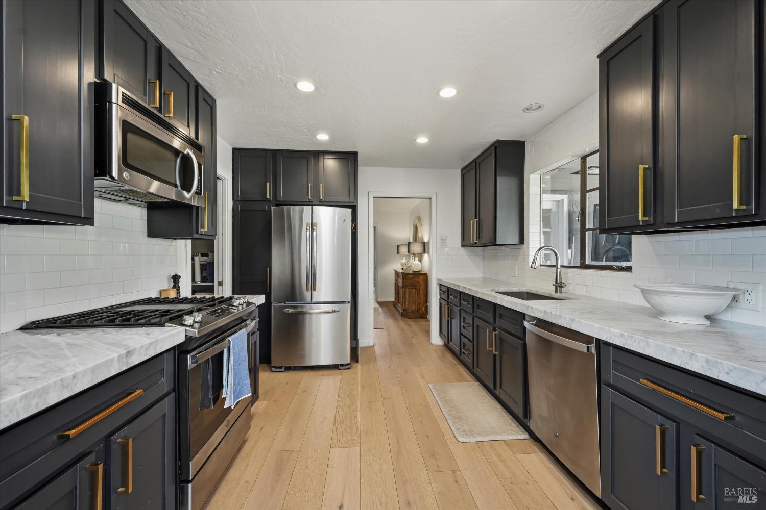 Detail Gallery Image 16 of 52 For 7616 Highway 128 Unkn, Healdsburg,  CA 95448 - 3 Beds | 3 Baths