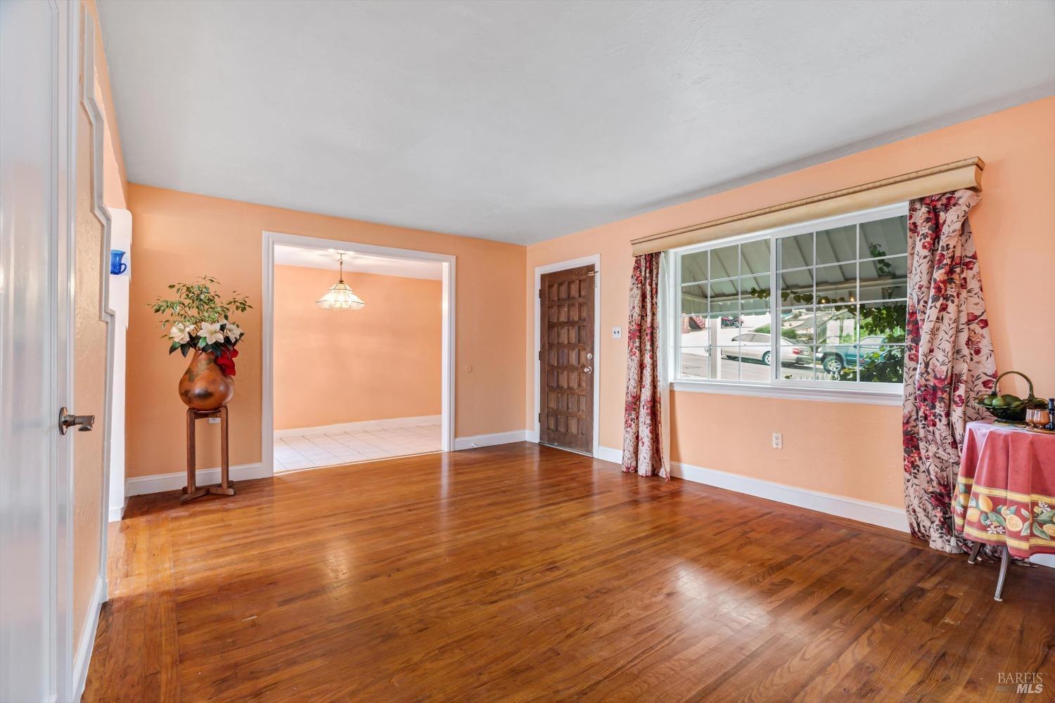 Detail Gallery Image 7 of 14 For 706 Porter St, Vallejo,  CA 94590 - 4 Beds | 2/1 Baths