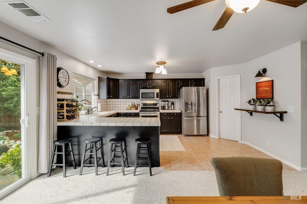 Detail Gallery Image 17 of 42 For 648 E J St, Benicia,  CA 94510 - 4 Beds | 3 Baths