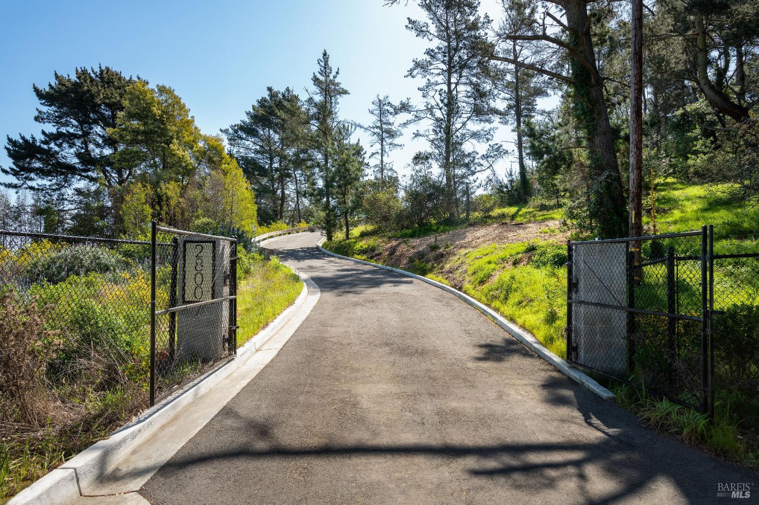 Detail Gallery Image 10 of 33 For 2800 Paradise Dr, Tiburon,  CA 94920 - – Beds | – Baths