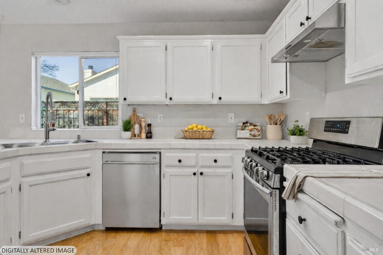 Detail Gallery Image 11 of 77 For 1210 Maple Dr, Rohnert Park,  CA 94928 - 3 Beds | 2/1 Baths