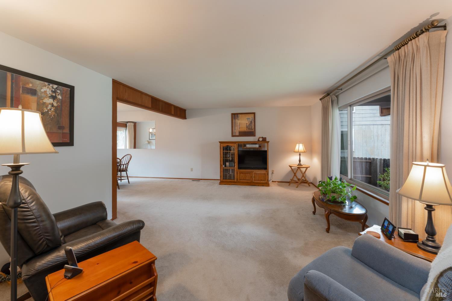 Detail Gallery Image 5 of 34 For 550 Baywood Ct, Ukiah,  CA 95482 - 3 Beds | 2/1 Baths