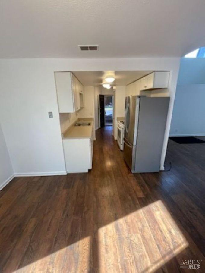 Detail Gallery Image 8 of 22 For 935 W 8th St, Santa Rosa,  CA 95401 - 4 Beds | 2 Baths