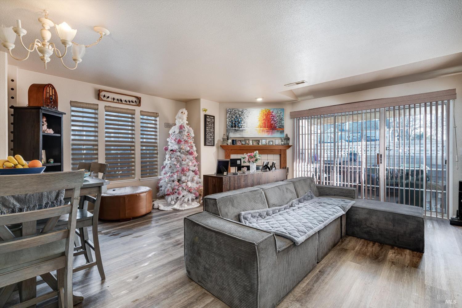 Detail Gallery Image 27 of 44 For 590 Laurel Grove Cir, Santa Rosa,  CA 95407 - 2 Beds | 2/1 Baths