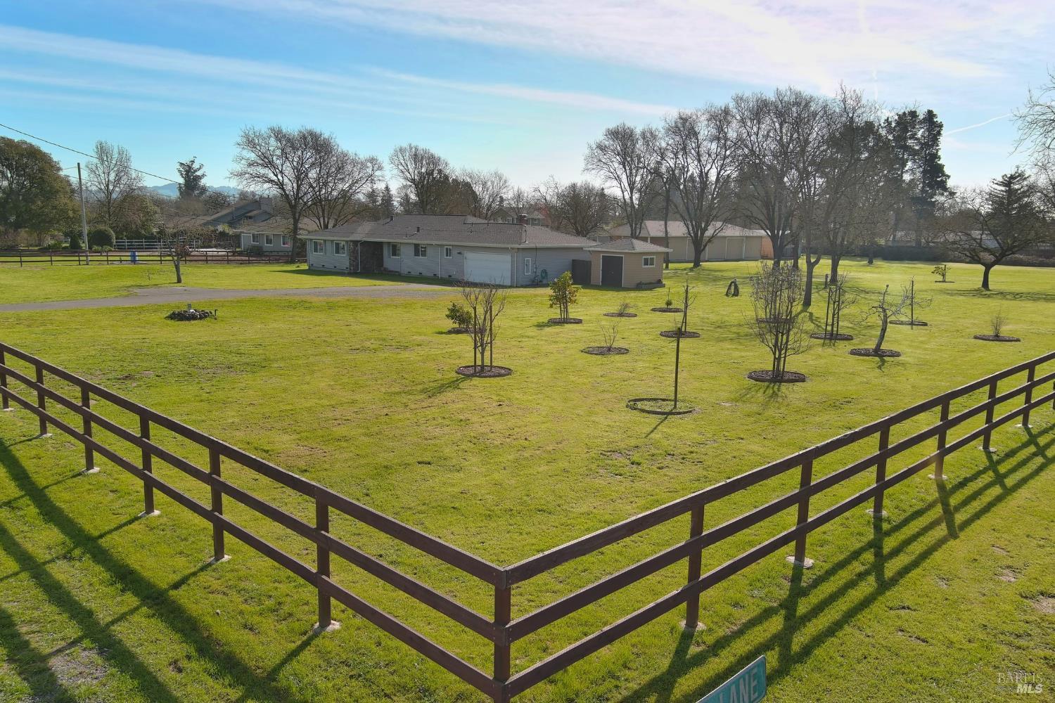 Detail Gallery Image 4 of 29 For 4782 Hall Rd, Santa Rosa,  CA 95401 - 3 Beds | 2/1 Baths