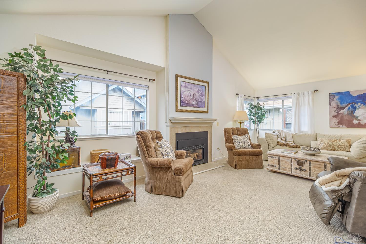 Detail Gallery Image 5 of 31 For 1449 Morning Glory Dr, Petaluma,  CA 94954 - 3 Beds | 2 Baths