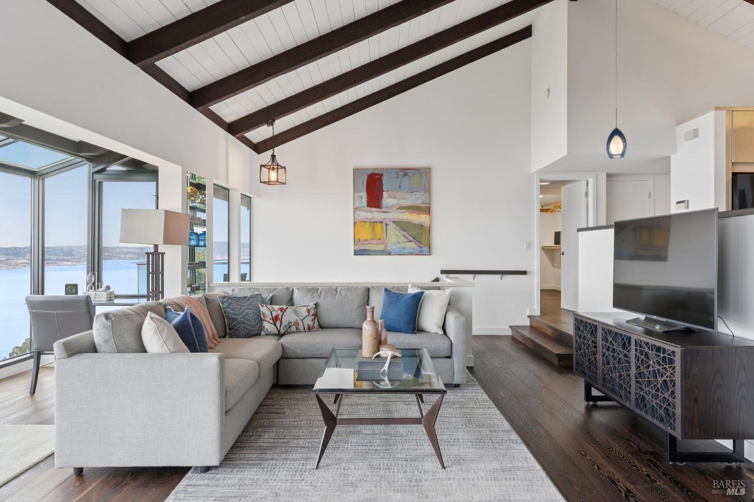 Detail Gallery Image 13 of 60 For 132 Sugarloaf Dr, Tiburon,  CA 94920 - 3 Beds | 2 Baths