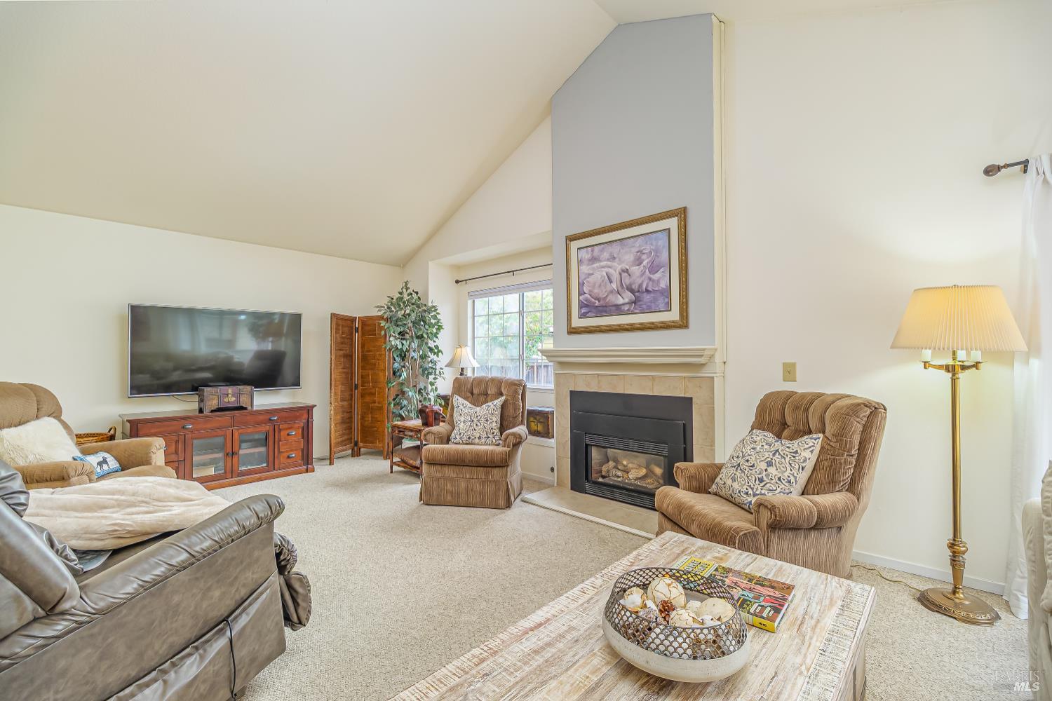 Detail Gallery Image 4 of 31 For 1449 Morning Glory Dr, Petaluma,  CA 94954 - 3 Beds | 2 Baths