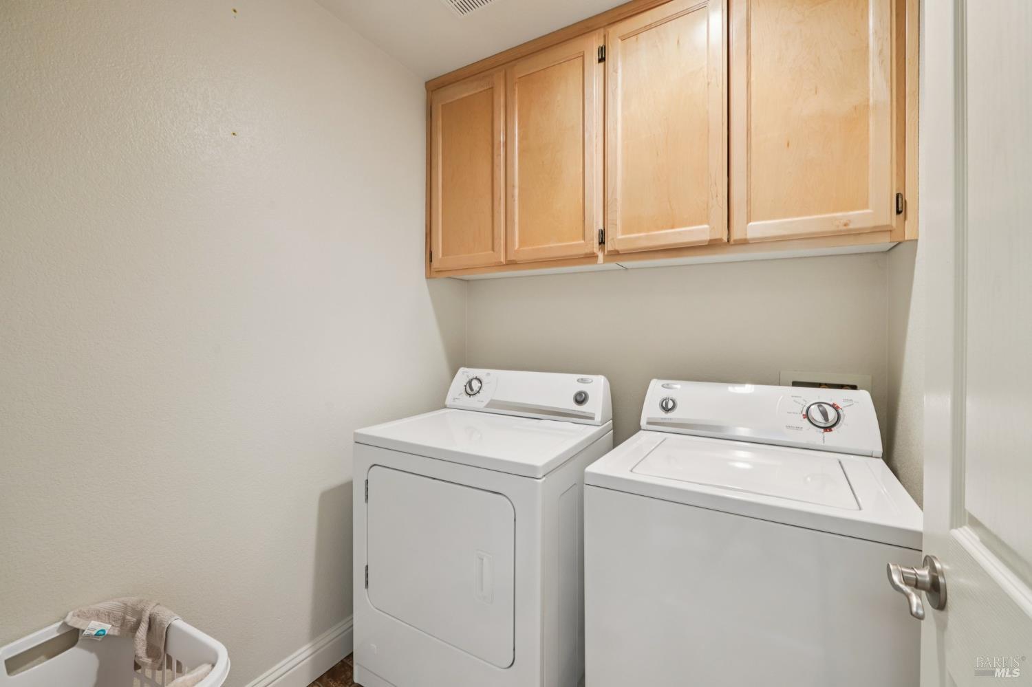 Detail Gallery Image 18 of 40 For 125 Johnson St, Windsor,  CA 95492 - 3 Beds | 2/1 Baths