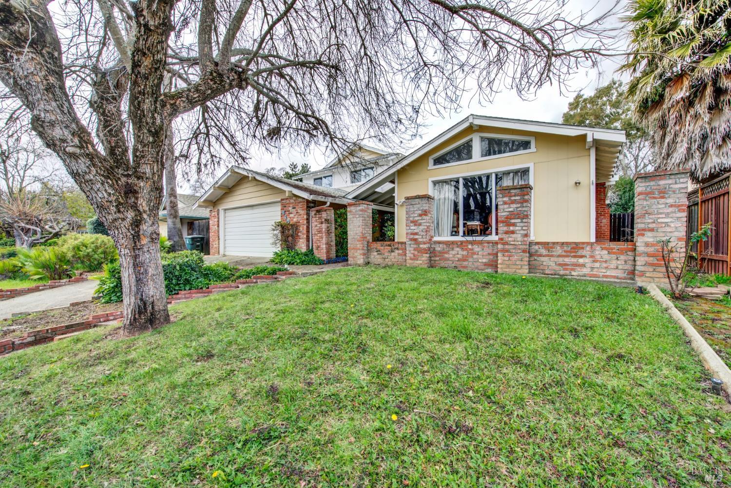 Detail Gallery Image 3 of 57 For 620 Walnut Ave, Vacaville,  CA 95688 - 4 Beds | 3 Baths