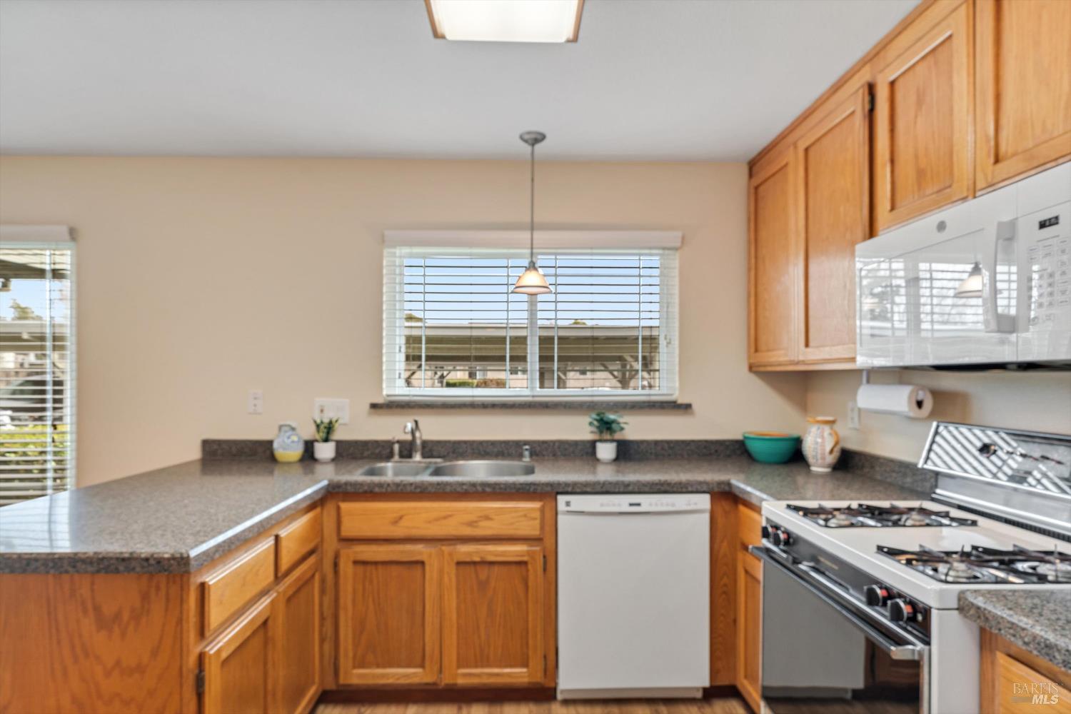 Detail Gallery Image 6 of 15 For 790 William Ct, Napa,  CA 94558 - 2 Beds | 2 Baths