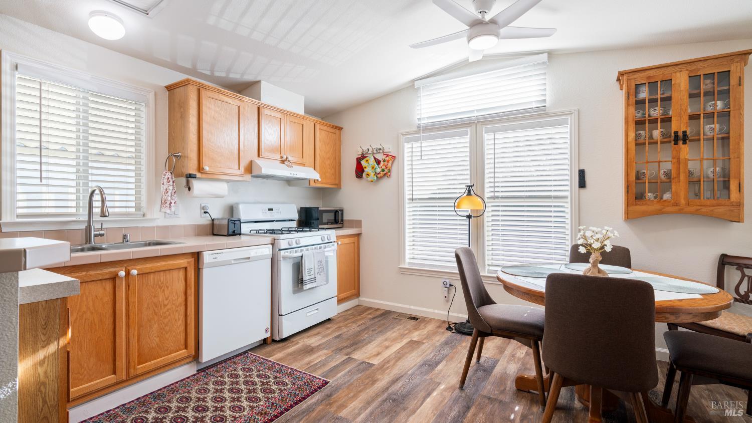 Detail Gallery Image 6 of 21 For 114 Redwing Dr, Santa Rosa,  CA 95409 - 2 Beds | 1 Baths