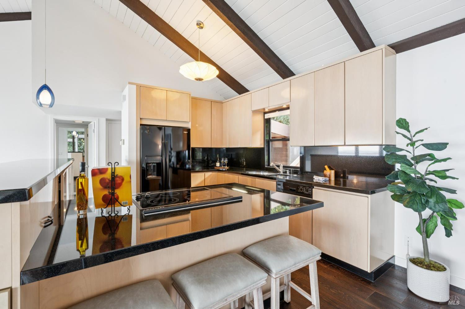 Detail Gallery Image 24 of 60 For 132 Sugarloaf Dr, Tiburon,  CA 94920 - 3 Beds | 2 Baths