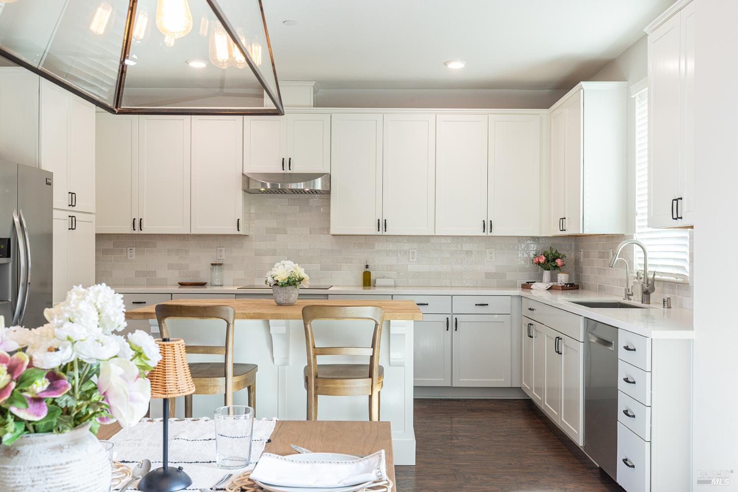 Detail Gallery Image 13 of 57 For 417 Jacquelyn Ln, Petaluma,  CA 94952 - 3 Beds | 2/1 Baths