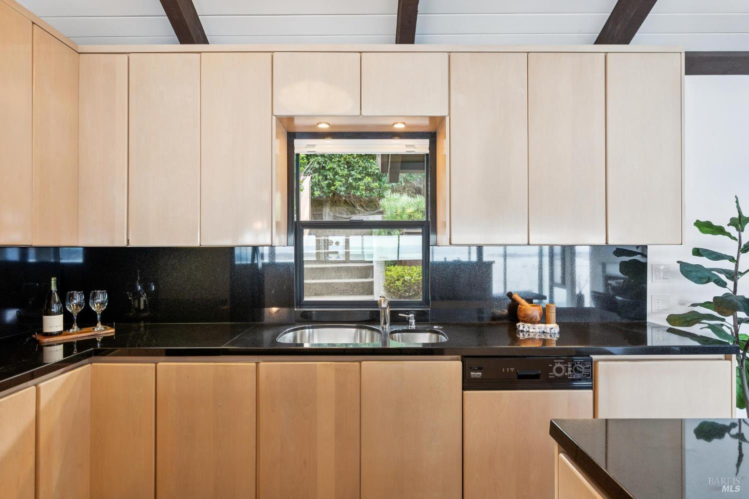 Detail Gallery Image 28 of 60 For 132 Sugarloaf Dr, Tiburon,  CA 94920 - 3 Beds | 2 Baths