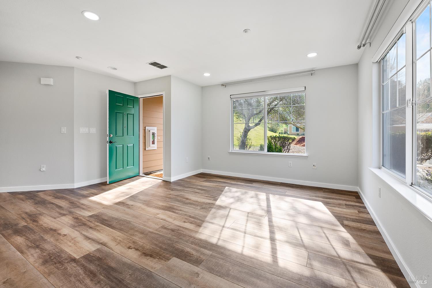 Detail Gallery Image 15 of 32 For 117 Captain Nurse Cir, Novato,  CA 94949 - 2 Beds | 2 Baths