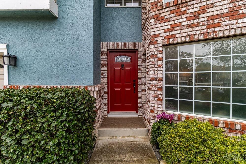 Detail Gallery Image 3 of 42 For 648 E J St, Benicia,  CA 94510 - 4 Beds | 3 Baths