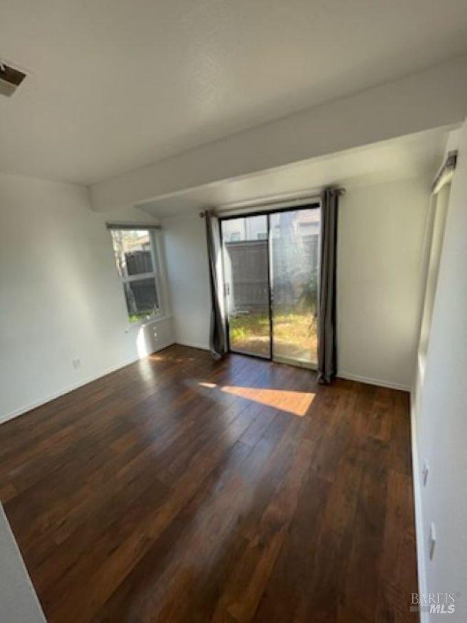 Detail Gallery Image 12 of 22 For 935 W 8th St, Santa Rosa,  CA 95401 - 4 Beds | 2 Baths