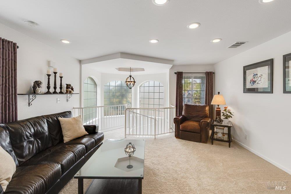 Detail Gallery Image 13 of 42 For 648 E J St, Benicia,  CA 94510 - 4 Beds | 3 Baths