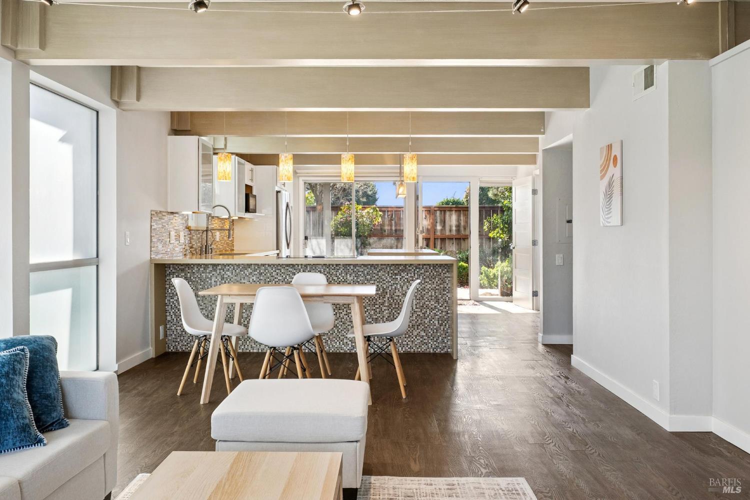 Detail Gallery Image 12 of 38 For 320 via Casitas Unkn #109,  Greenbrae,  CA 94904 - 3 Beds | 2 Baths