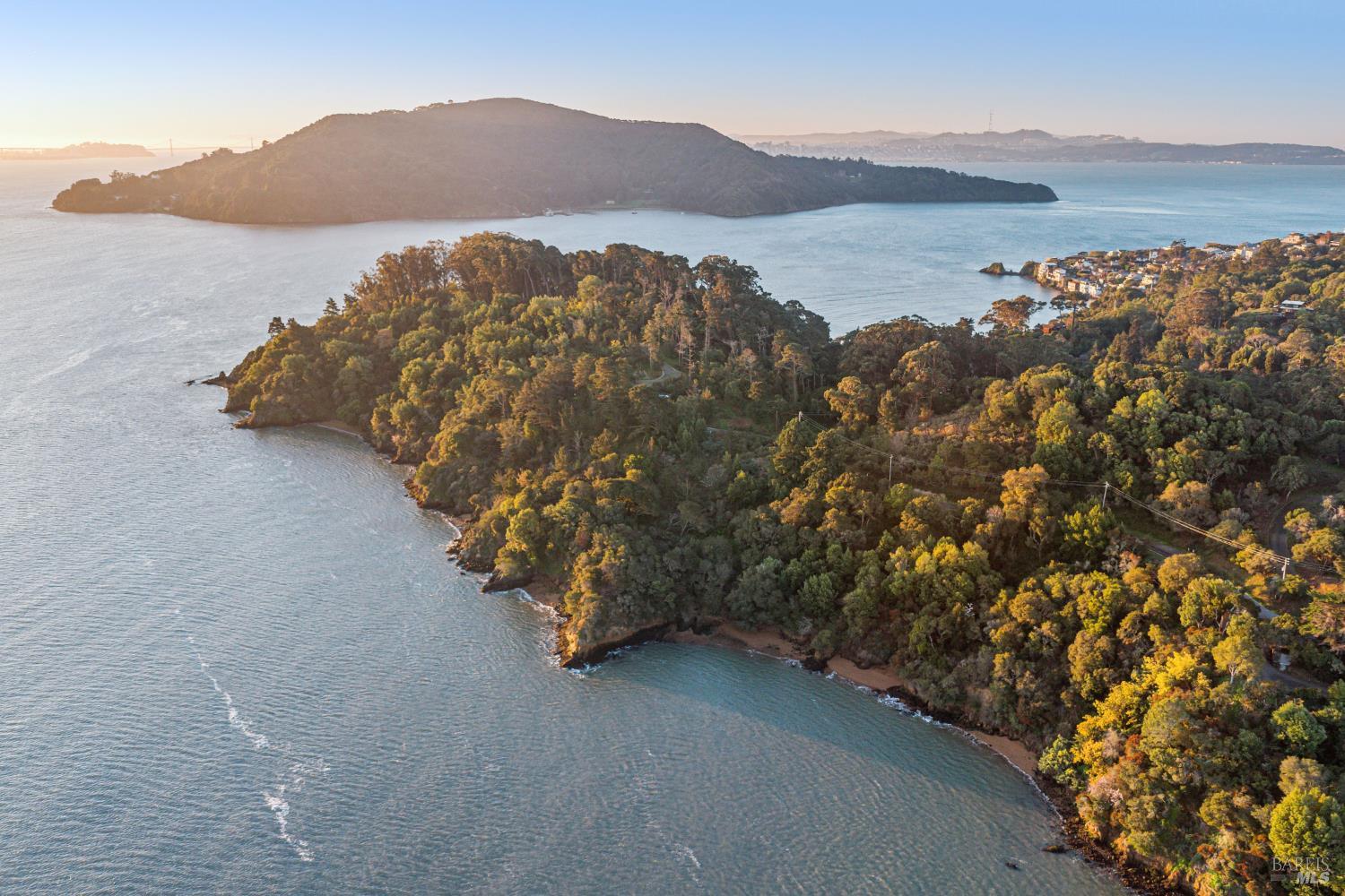 Detail Gallery Image 2 of 33 For 2800 Paradise Dr, Tiburon,  CA 94920 - – Beds | – Baths