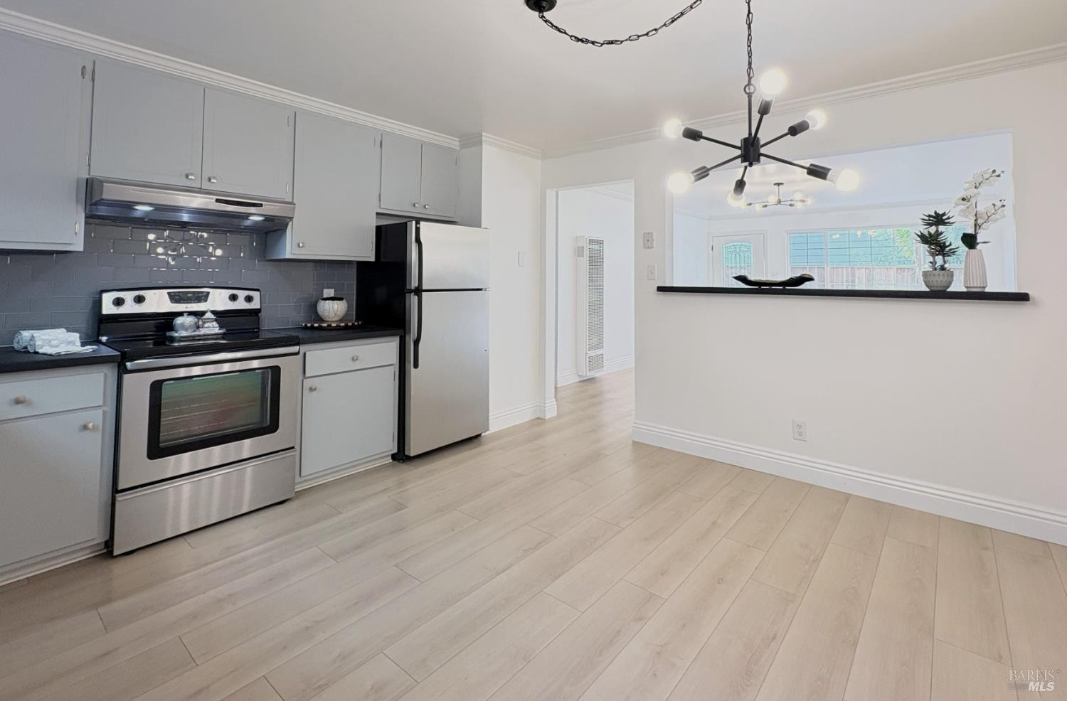 Detail Gallery Image 9 of 27 For 5242 Miles Ave #APT C,  Oakland,  CA 94618 - 2 Beds | 1 Baths