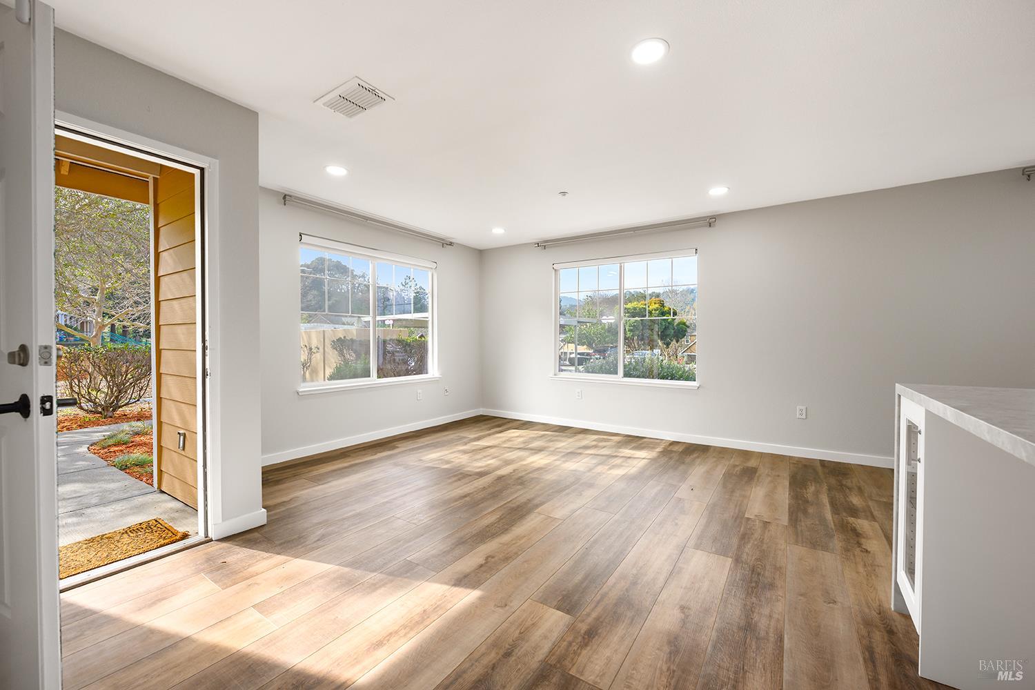 Detail Gallery Image 8 of 32 For 117 Captain Nurse Cir, Novato,  CA 94949 - 2 Beds | 2 Baths