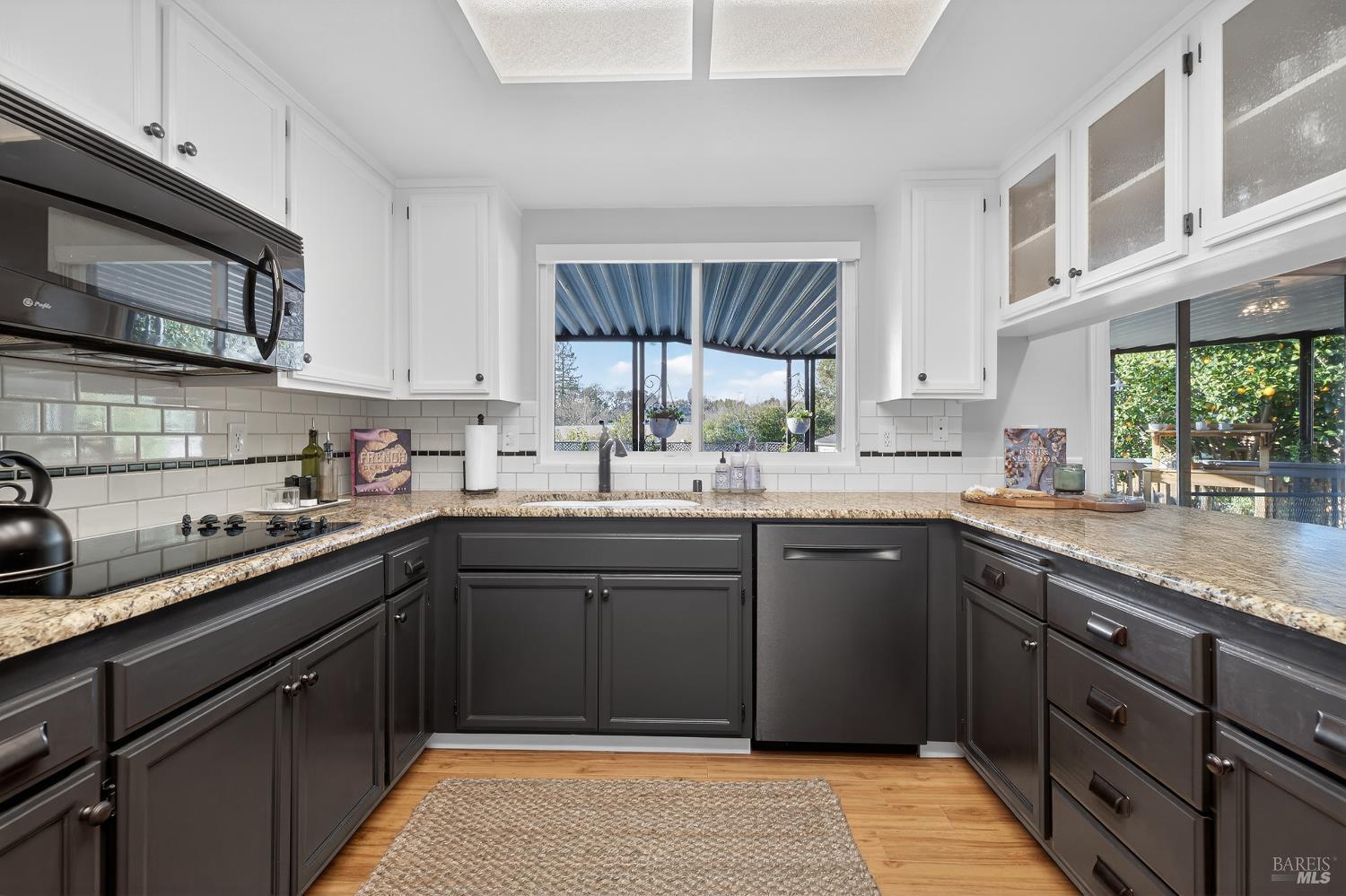 Detail Gallery Image 14 of 53 For 2071 Mount Olive Dr, Santa Rosa,  CA 95404 - 3 Beds | 2 Baths