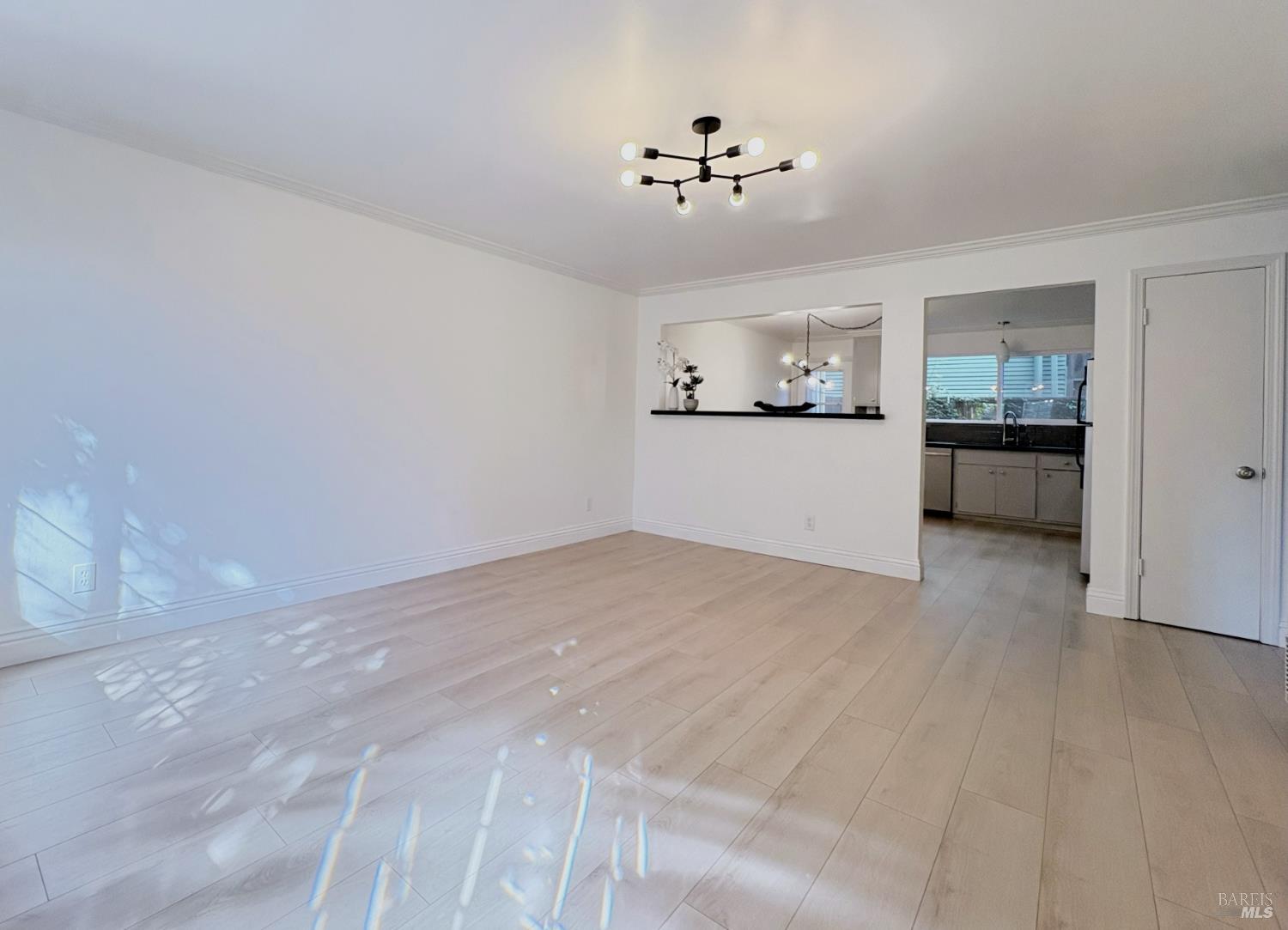 Detail Gallery Image 3 of 27 For 5242 Miles Ave #APT C,  Oakland,  CA 94618 - 2 Beds | 1 Baths