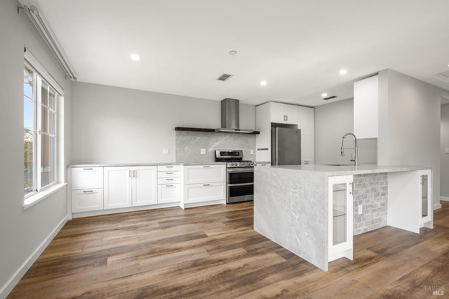 Detail Gallery Image 11 of 32 For 117 Captain Nurse Cir, Novato,  CA 94949 - 2 Beds | 2 Baths