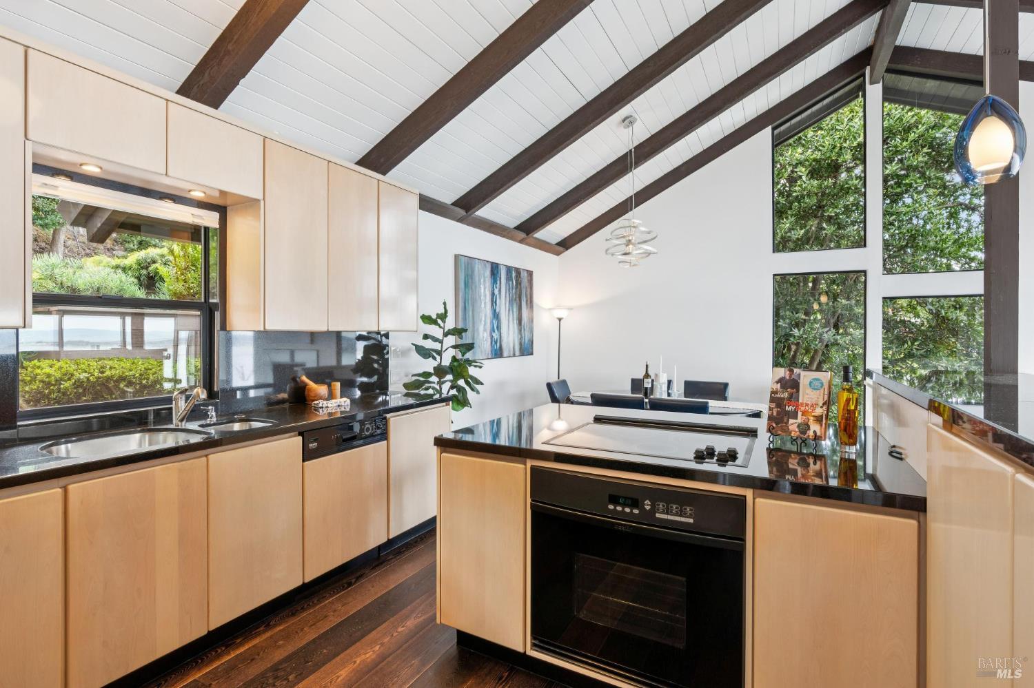 Detail Gallery Image 27 of 60 For 132 Sugarloaf Dr, Tiburon,  CA 94920 - 3 Beds | 2 Baths