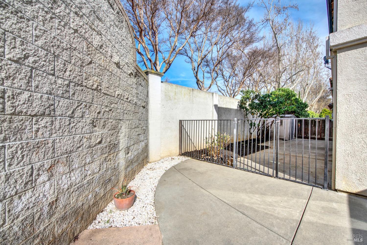 Detail Gallery Image 35 of 37 For 702 Racoon Ct, Fairfield,  CA 94533 - 3 Beds | 2/1 Baths