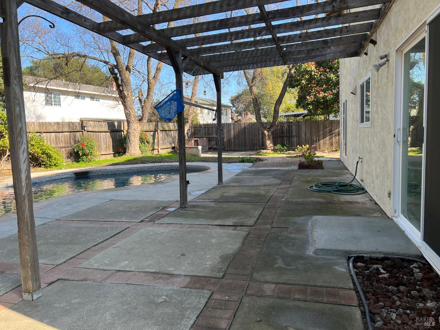 Detail Gallery Image 19 of 20 For 660 Berkshire Dr, Dixon,  CA 95620 - 4 Beds | 2/1 Baths