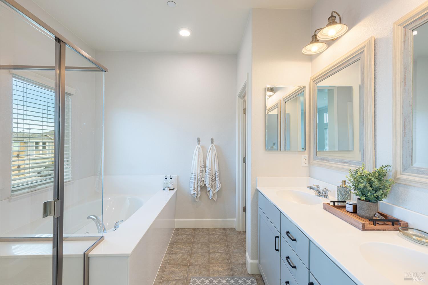 Detail Gallery Image 26 of 57 For 417 Jacquelyn Ln, Petaluma,  CA 94952 - 3 Beds | 2/1 Baths