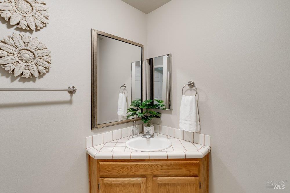 Detail Gallery Image 9 of 42 For 648 E J St, Benicia,  CA 94510 - 4 Beds | 3 Baths