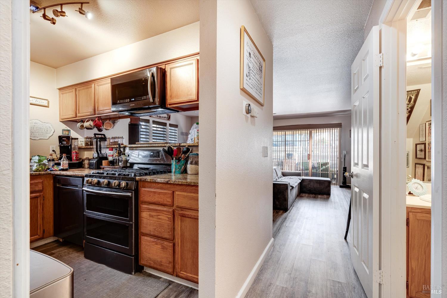 Detail Gallery Image 23 of 44 For 590 Laurel Grove Cir, Santa Rosa,  CA 95407 - 2 Beds | 2/1 Baths