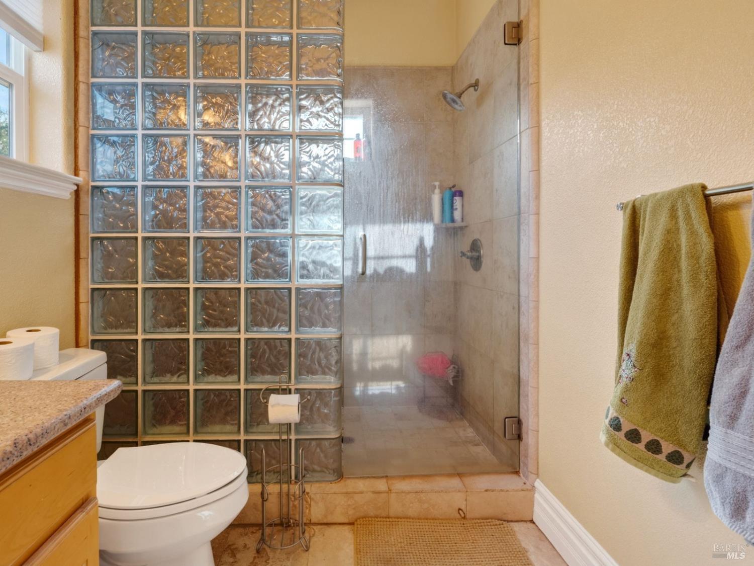 Detail Gallery Image 12 of 53 For 605 Redwood Ave, Ukiah,  CA 95482 - 4 Beds | 2/1 Baths