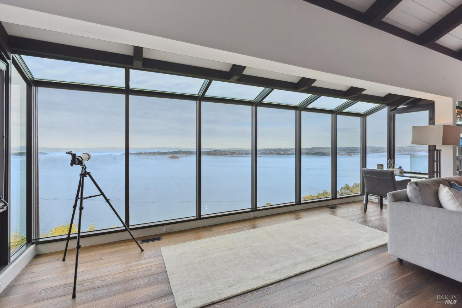 Detail Gallery Image 14 of 60 For 132 Sugarloaf Dr, Tiburon,  CA 94920 - 3 Beds | 2 Baths