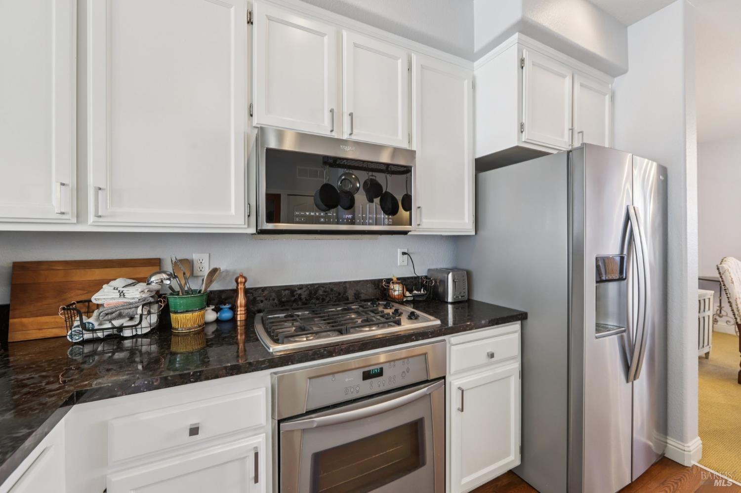 Detail Gallery Image 8 of 40 For 125 Johnson St, Windsor,  CA 95492 - 3 Beds | 2/1 Baths