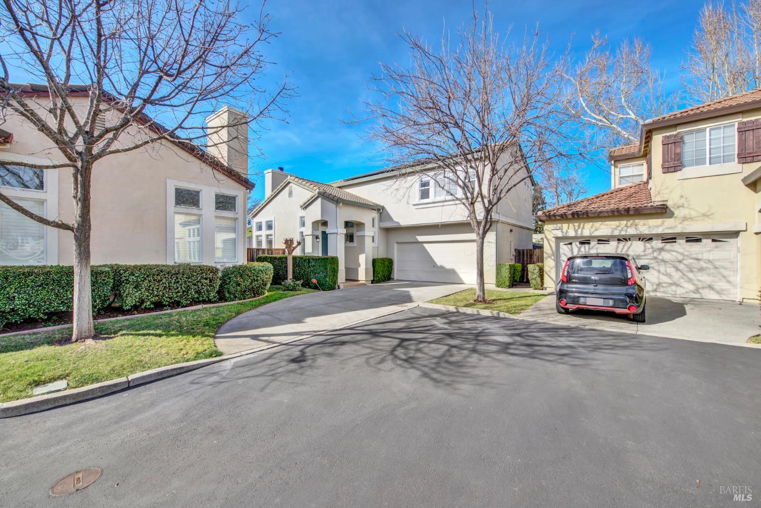 Detail Gallery Image 2 of 37 For 702 Racoon Ct, Fairfield,  CA 94533 - 3 Beds | 2/1 Baths