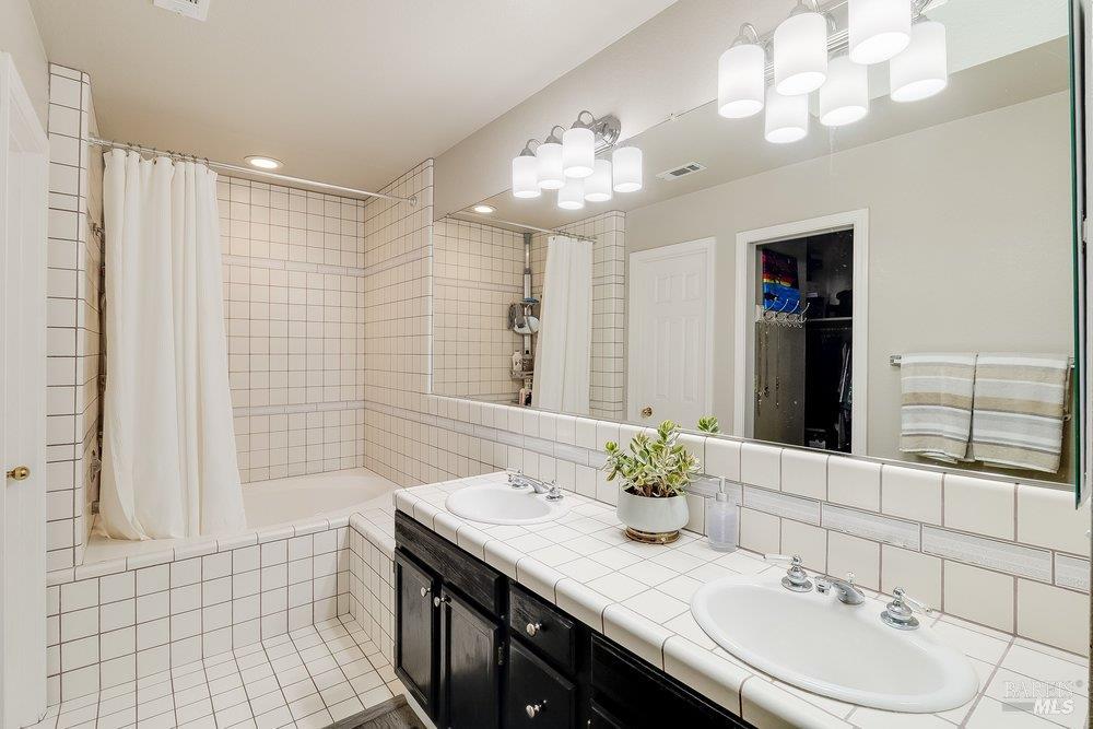 Detail Gallery Image 23 of 42 For 648 E J St, Benicia,  CA 94510 - 4 Beds | 3 Baths