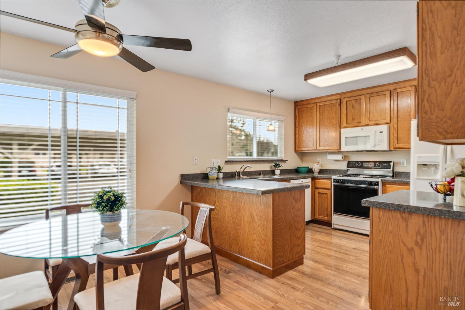 Detail Gallery Image 4 of 15 For 790 William Ct, Napa,  CA 94558 - 2 Beds | 2 Baths