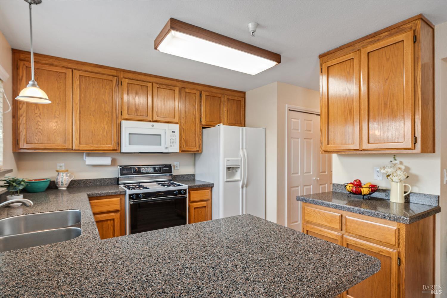 Detail Gallery Image 5 of 15 For 790 William Ct, Napa,  CA 94558 - 2 Beds | 2 Baths