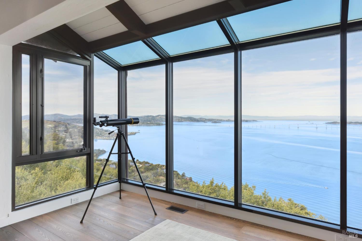 Detail Gallery Image 15 of 60 For 132 Sugarloaf Dr, Tiburon,  CA 94920 - 3 Beds | 2 Baths