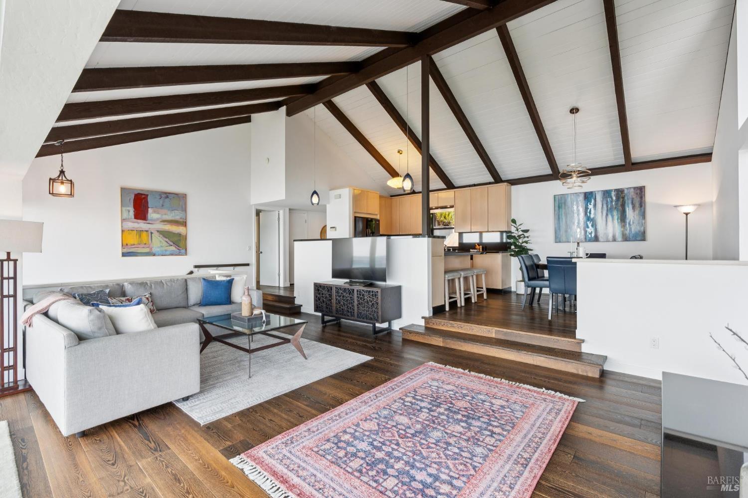 Detail Gallery Image 17 of 60 For 132 Sugarloaf Dr, Tiburon,  CA 94920 - 3 Beds | 2 Baths