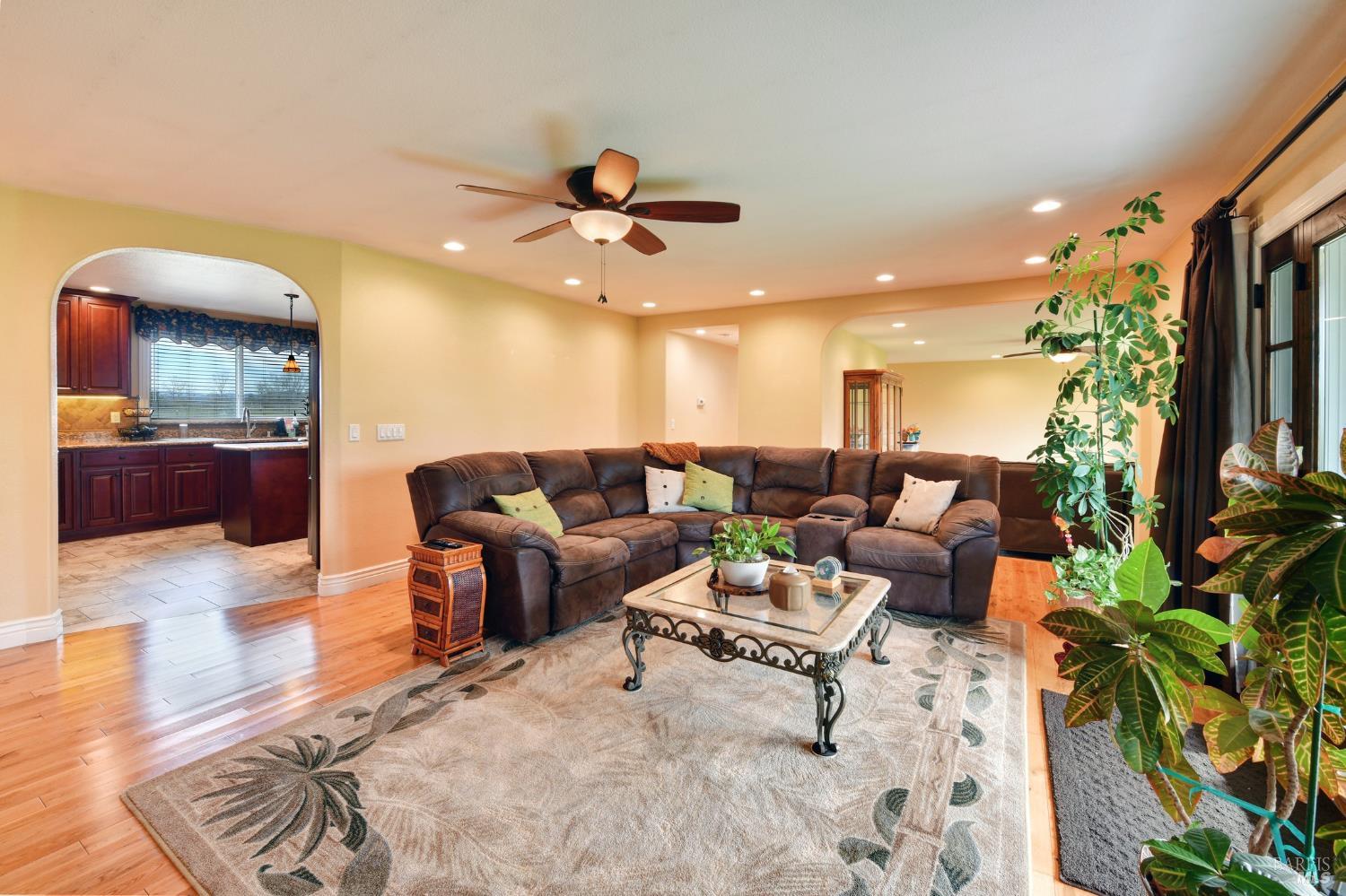 Detail Gallery Image 9 of 29 For 4782 Hall Rd, Santa Rosa,  CA 95401 - 3 Beds | 2/1 Baths