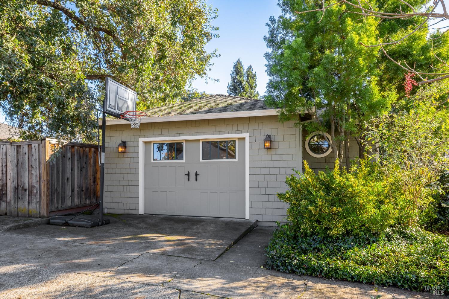 Detail Gallery Image 19 of 20 For 200 Alderbrook Dr, Santa Rosa,  CA 95405 - 4 Beds | 3/1 Baths