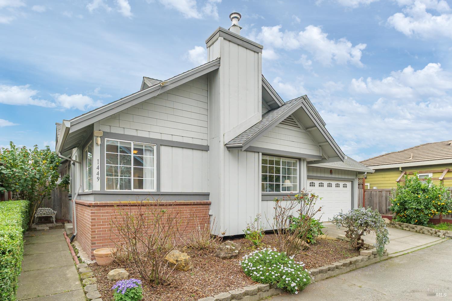 Detail Gallery Image 2 of 31 For 1449 Morning Glory Dr, Petaluma,  CA 94954 - 3 Beds | 2 Baths